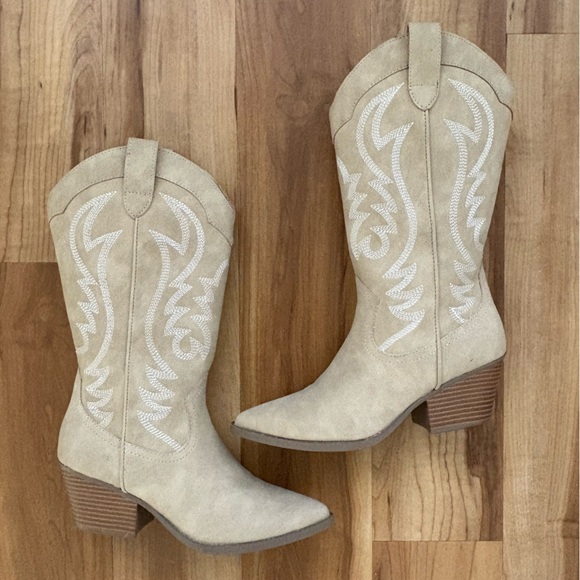 Shoes - Elegant Tan Western Boots